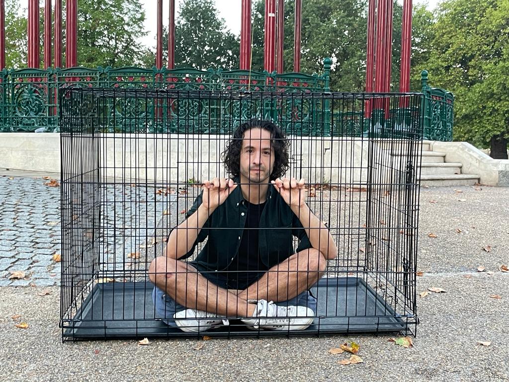 Giuseppe cages himself on Clapham Common