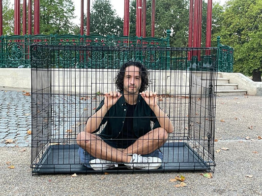 Giuseppe cages himself on Clapham Common